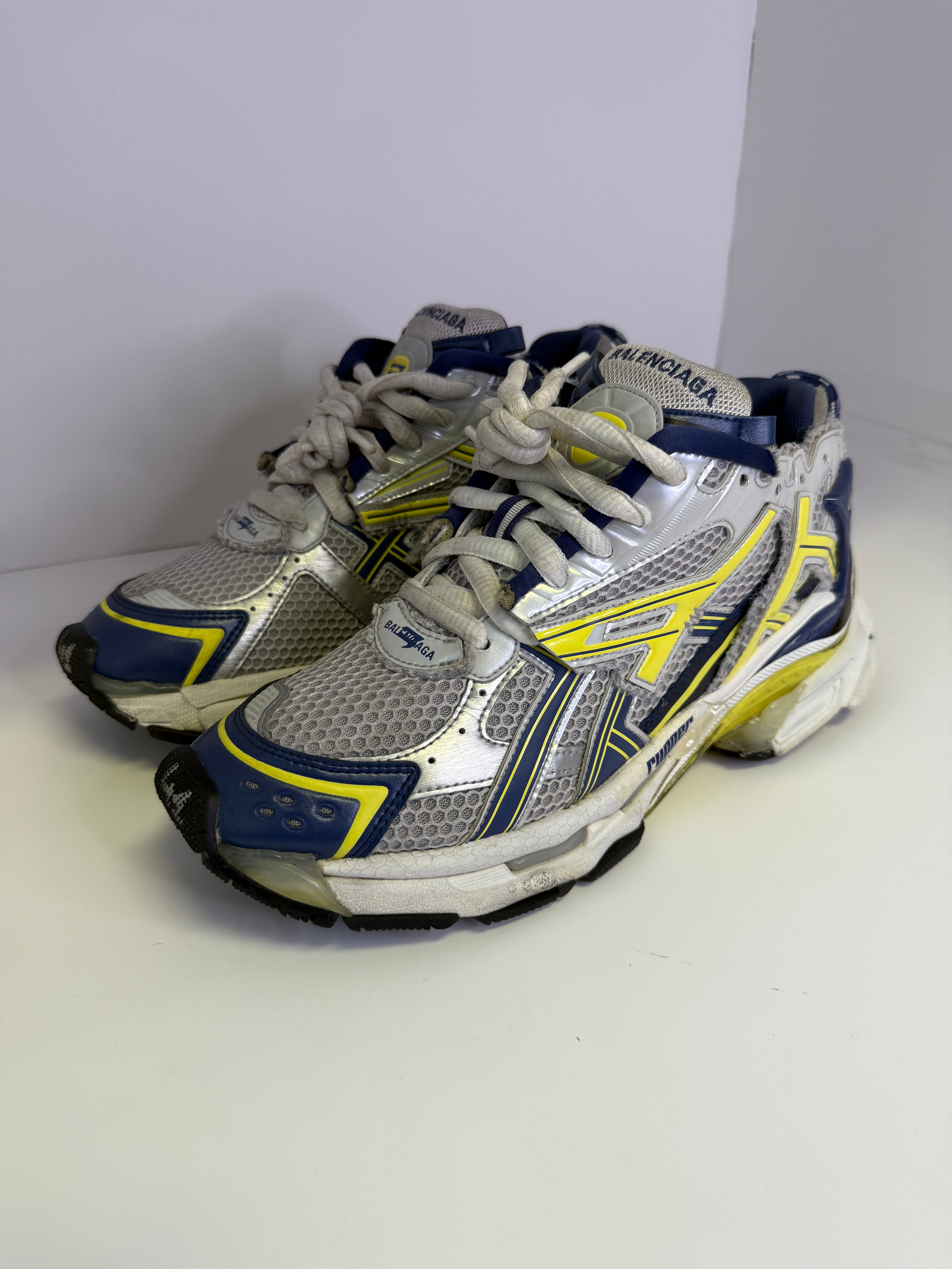 BALENCIAGA RUNNERS SIZE 41 (US 8-8.5)