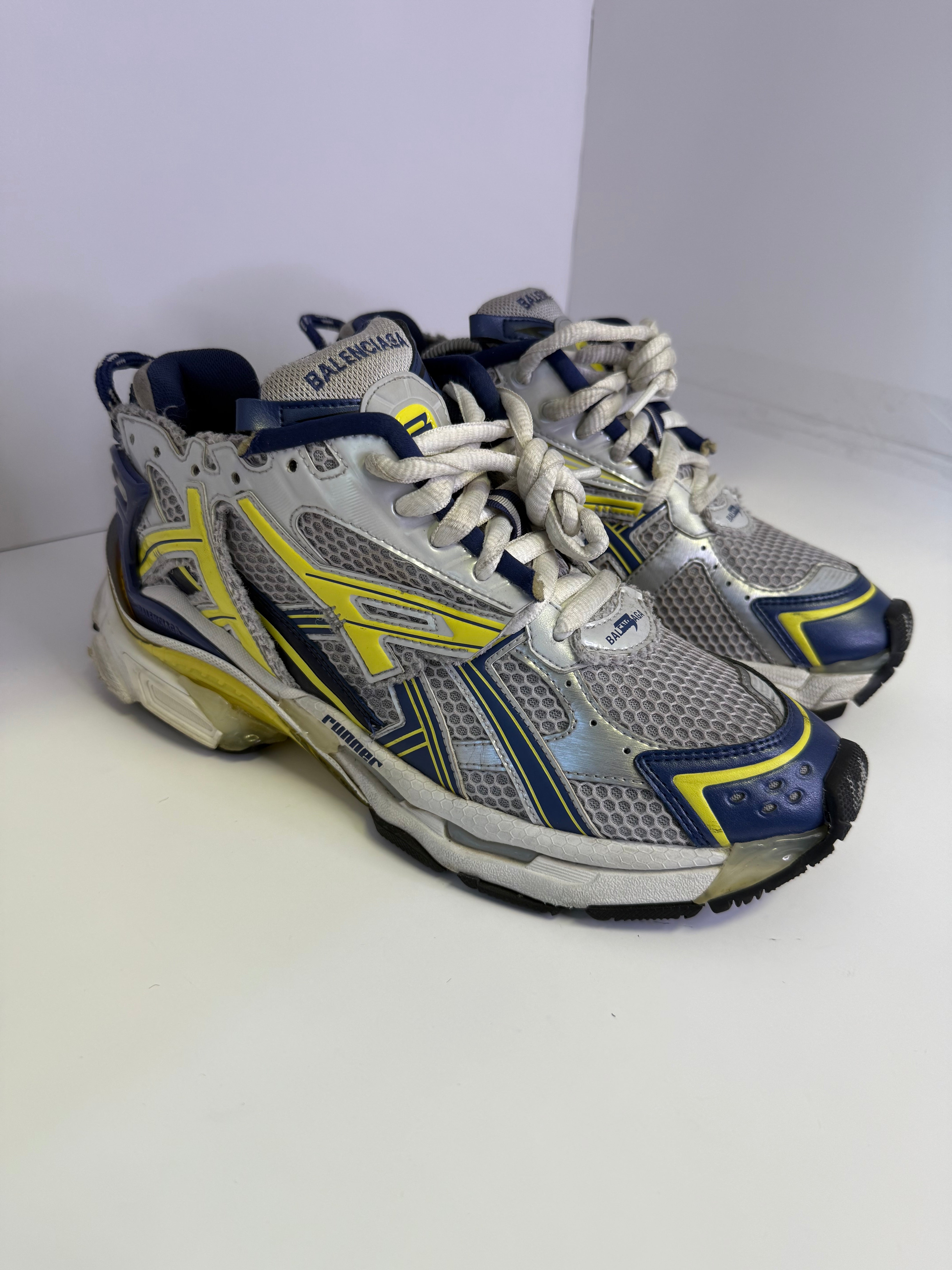 BALENCIAGA RUNNERS SIZE 41 (US 8-8.5)