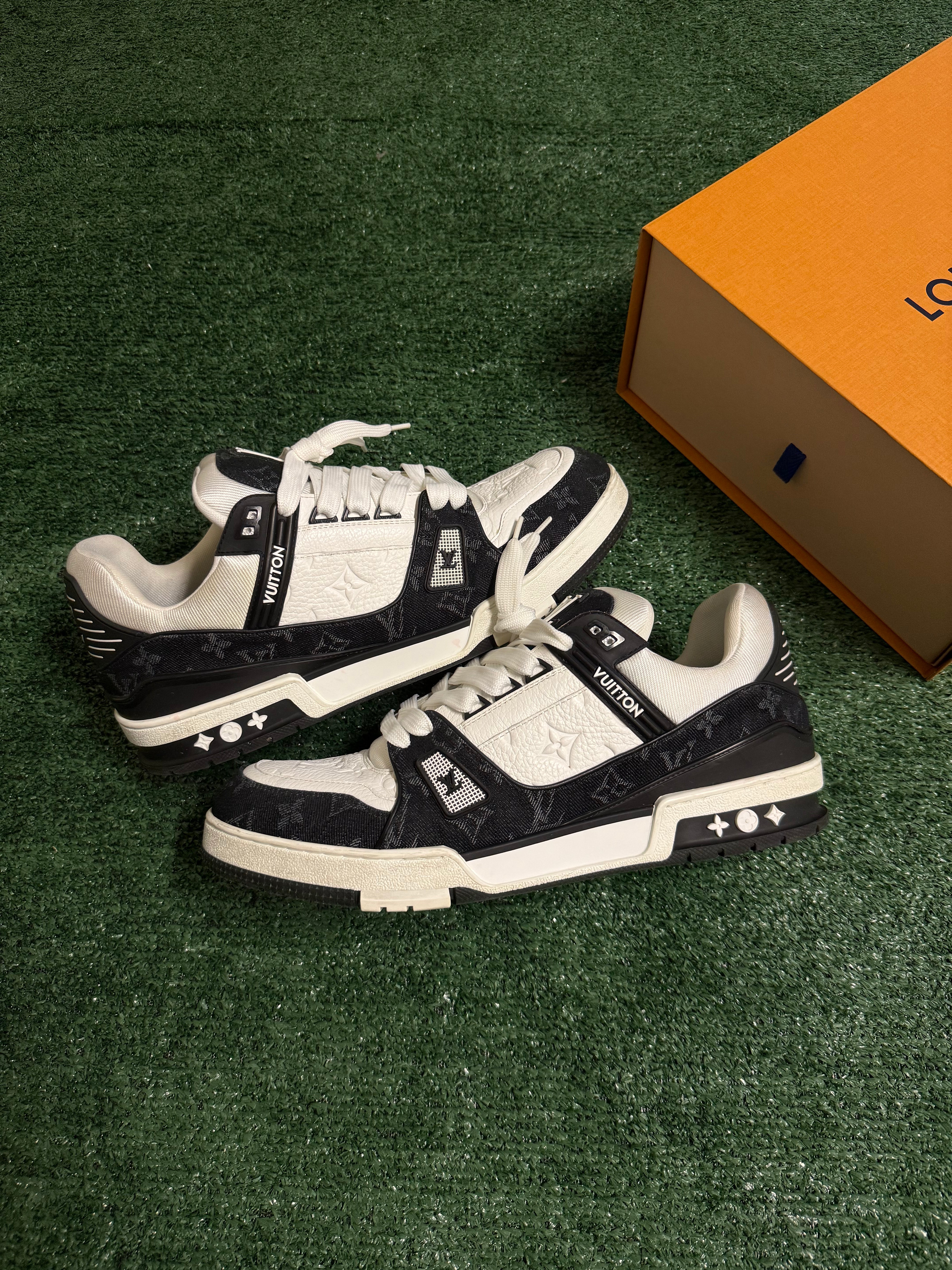 Louis Vuitton Trainer Black & White