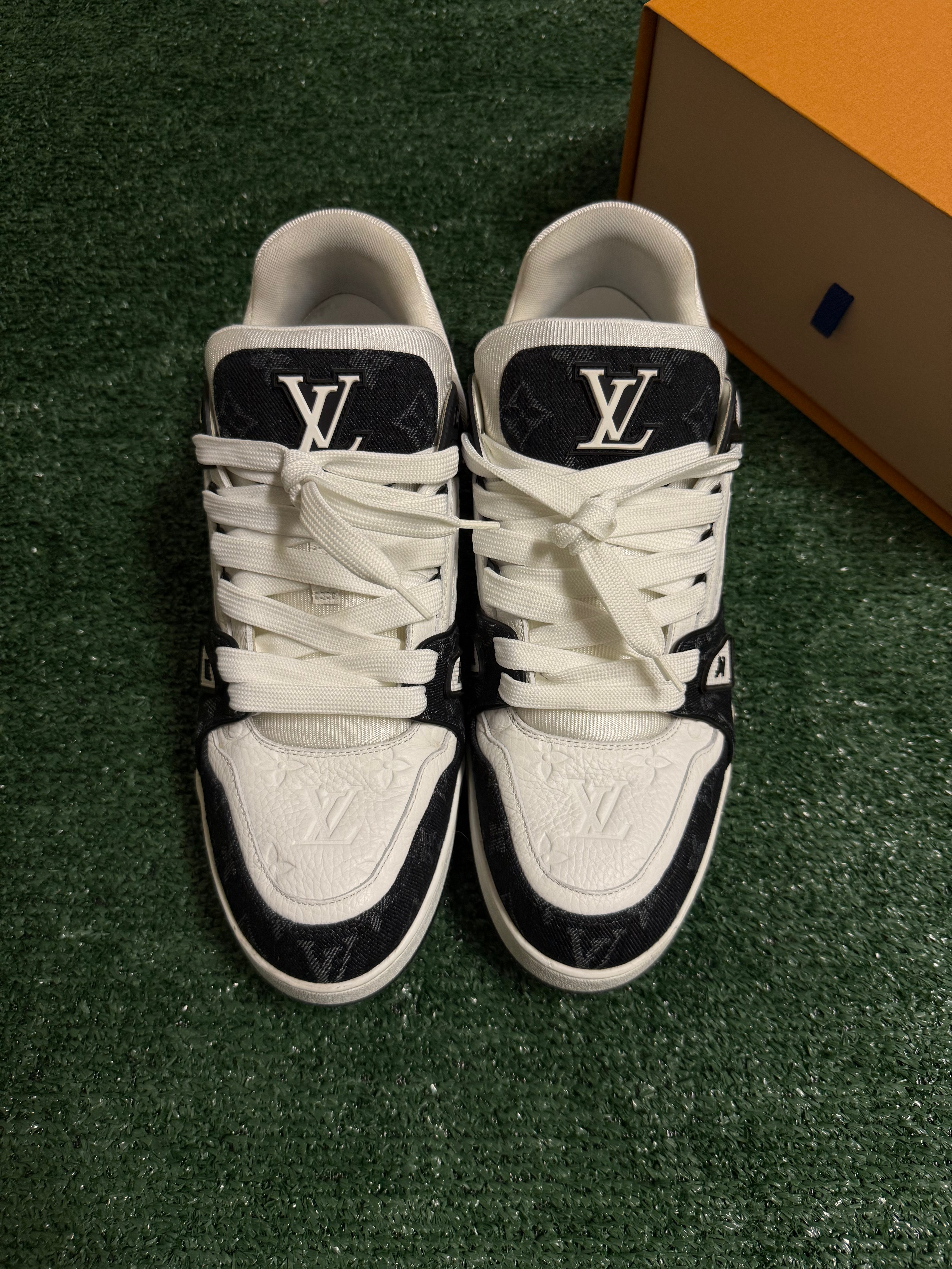Louis Vuitton Trainer Black & White
