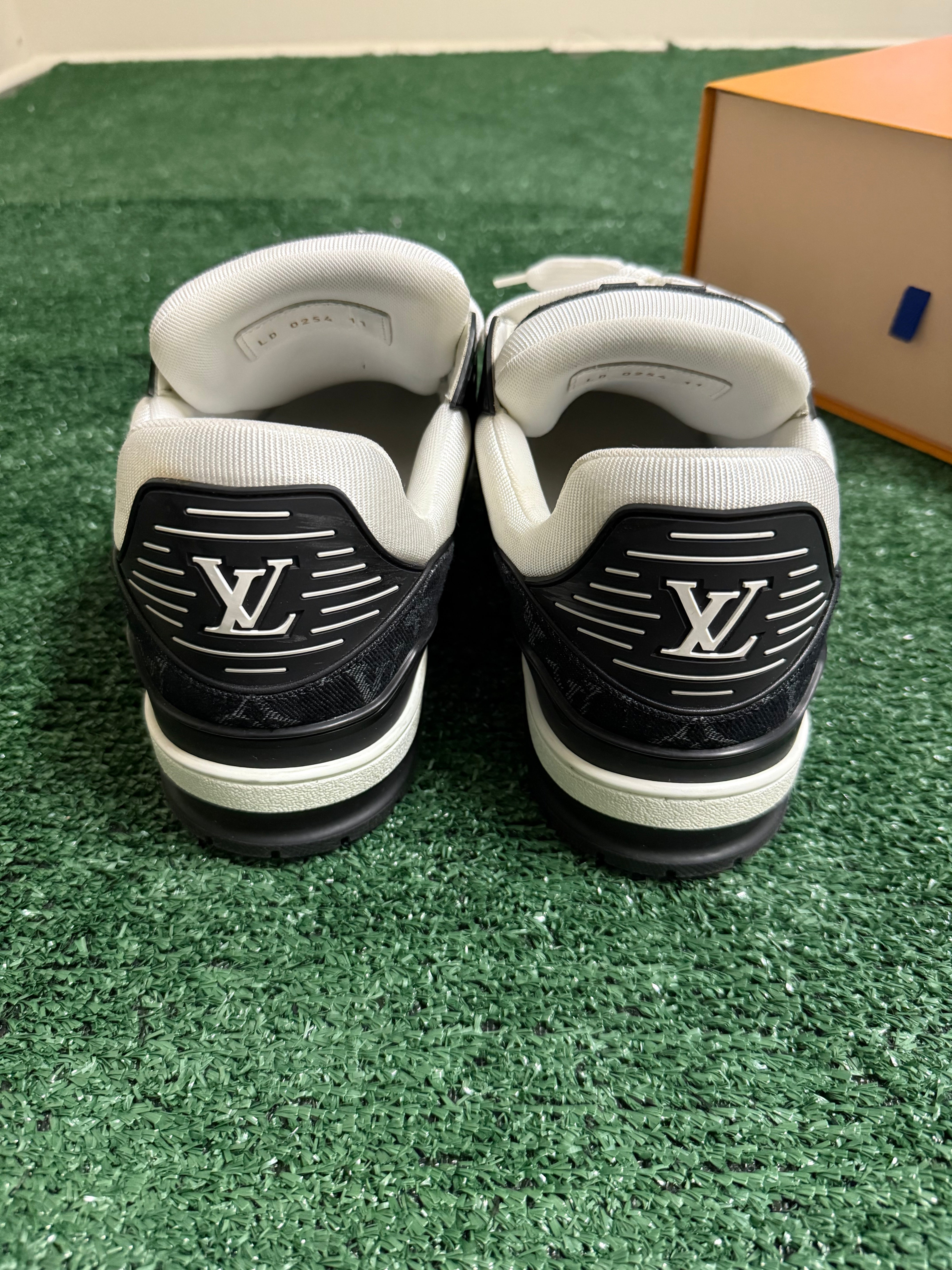 Louis Vuitton Trainer Black & White