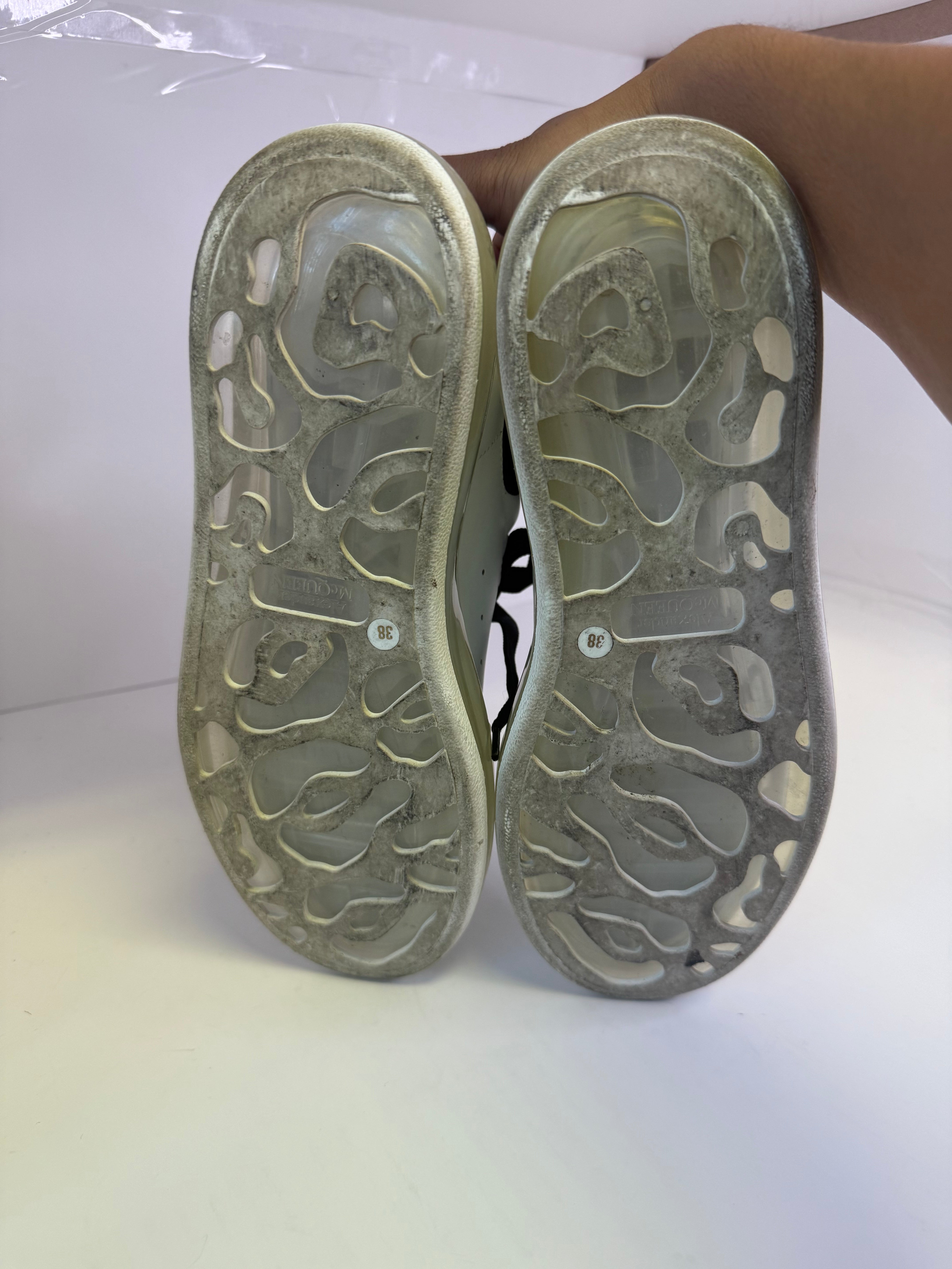 ALEXANDER MCQUEEN OVERSIZED SNEAKER SIZE 38 (US 5-5.5)